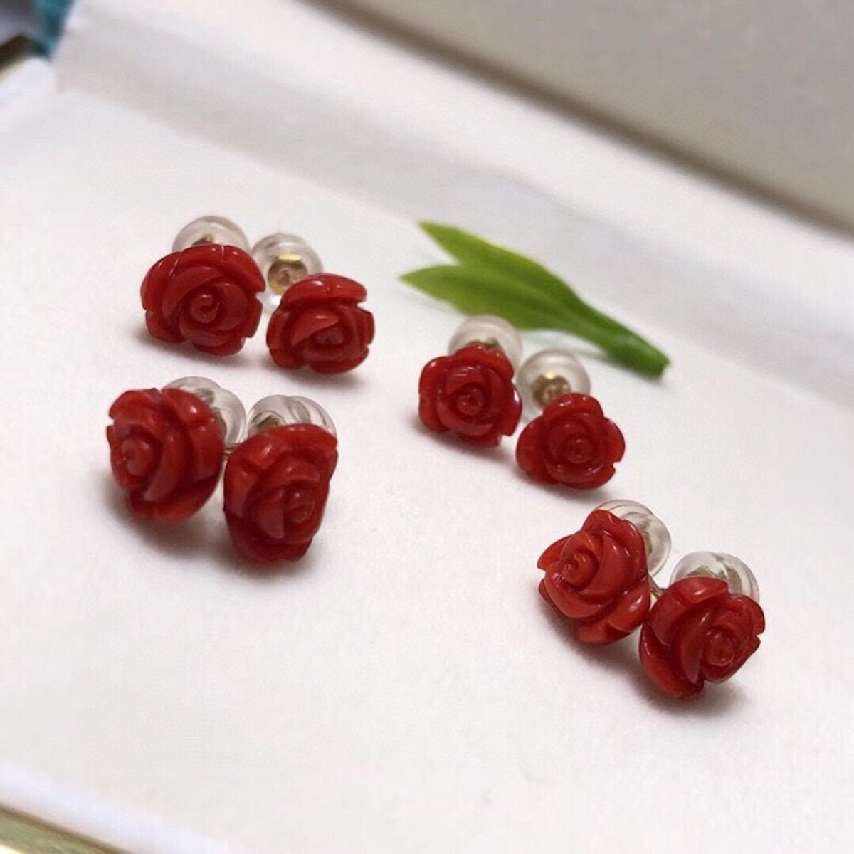 Timeless red coral and rose flower stud earrings - 18K gold