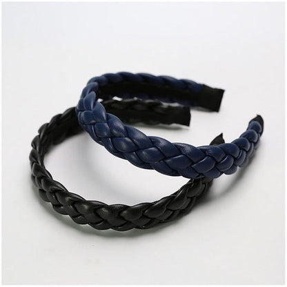 Vintage style braided headband in leather look