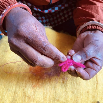 Luna-Leena haarclips strik 2x - fuchsia - viltwol - handgemaakt in Nepal