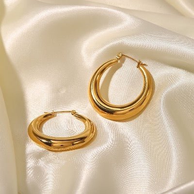 Chic gold earrings - New moon shape