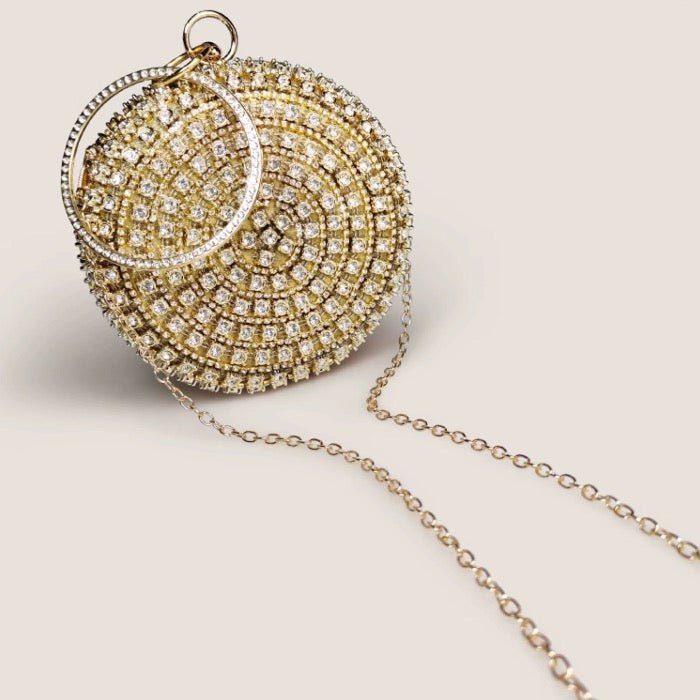 Dazzling round clutch with diamond look