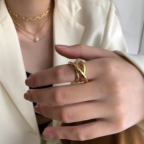 Striking look Geometric crossed line ring