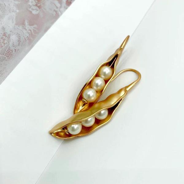 Vintage Style Pea Pod Design Gold Earrings