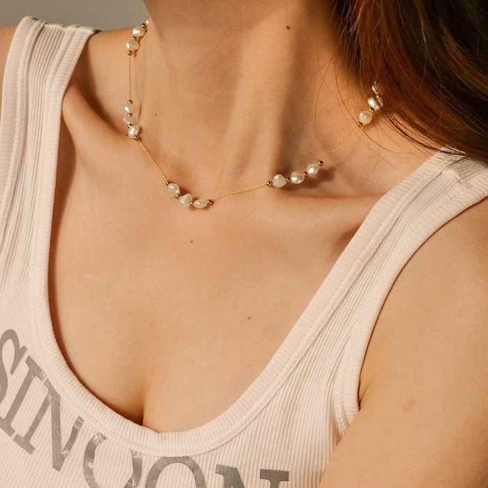 Timeless design pearl beads slim necklace