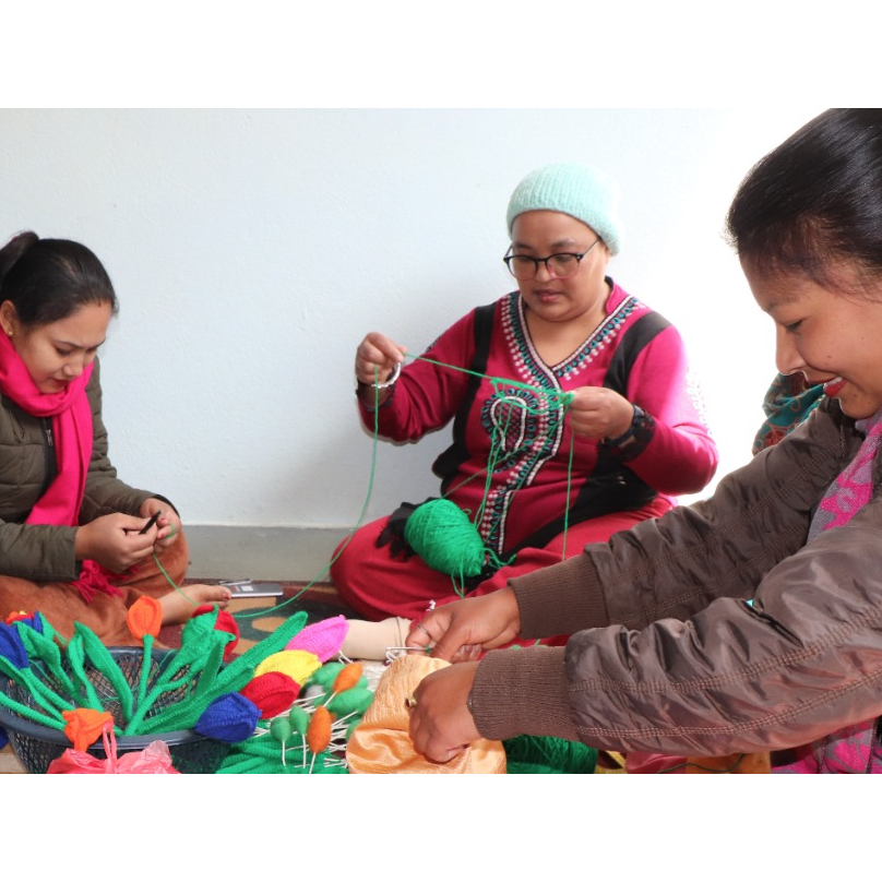 Luna-Leena 2x bloem roze rood - zachte wol - handgehaakt in Nepal