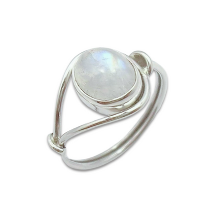 Ring 'Femininity and softness' in Moonstone and 925 silver