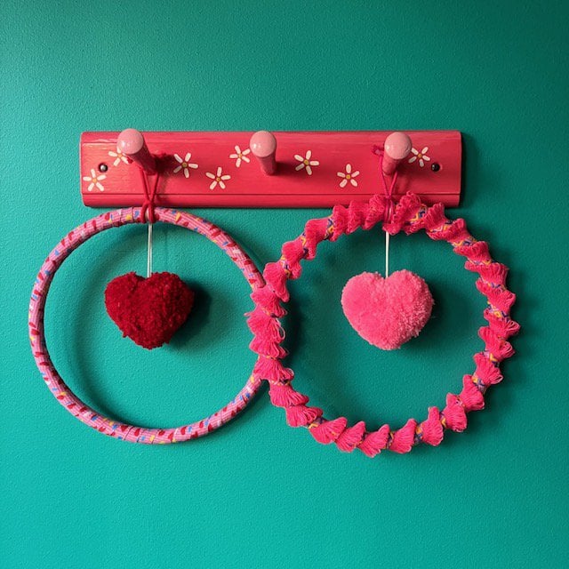 Luna-Leena wandhanger met hart in Ibiza-stijl roze - ring 20ø cm - handgemaakt in Nepal