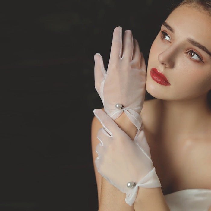 Bridal gloves with pearl and lace edges