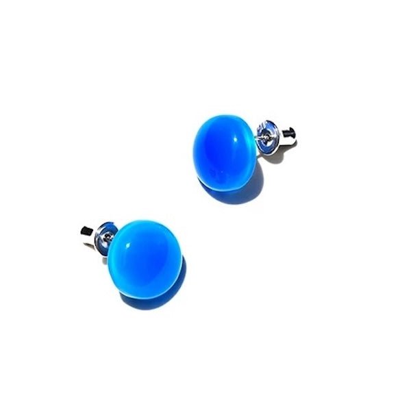 Striking blue onyx round stud earrings