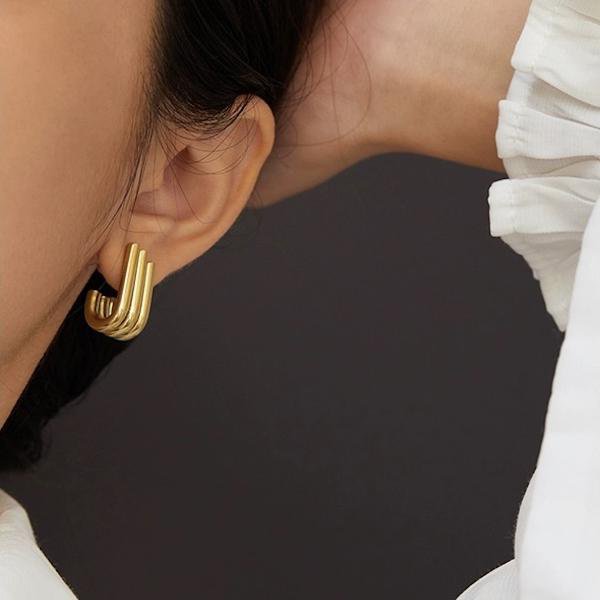 Minimalist U-shape gold stud earrings