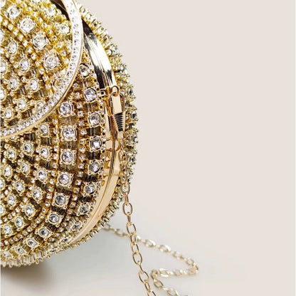 Dazzling round clutch with diamond look