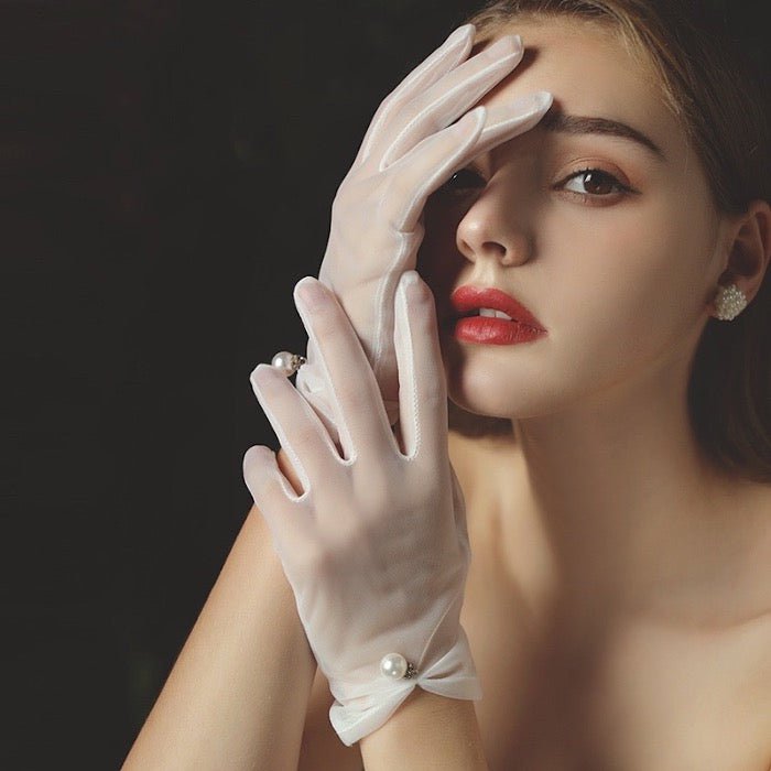 Bridal gloves with pearl and lace edges