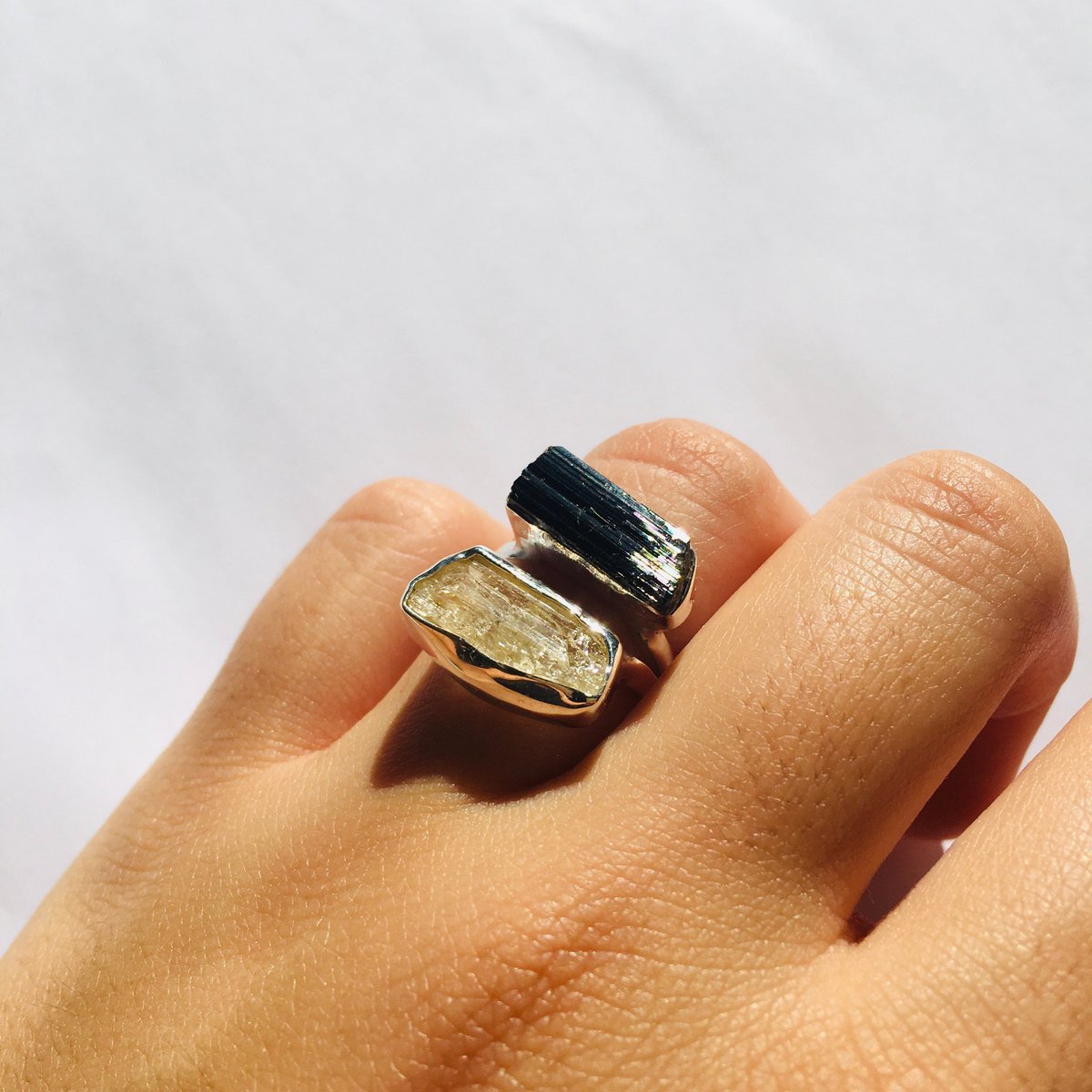 Ring “Anchorage and Lucidity” set with Tourmaline and Scapolite in 925 silver