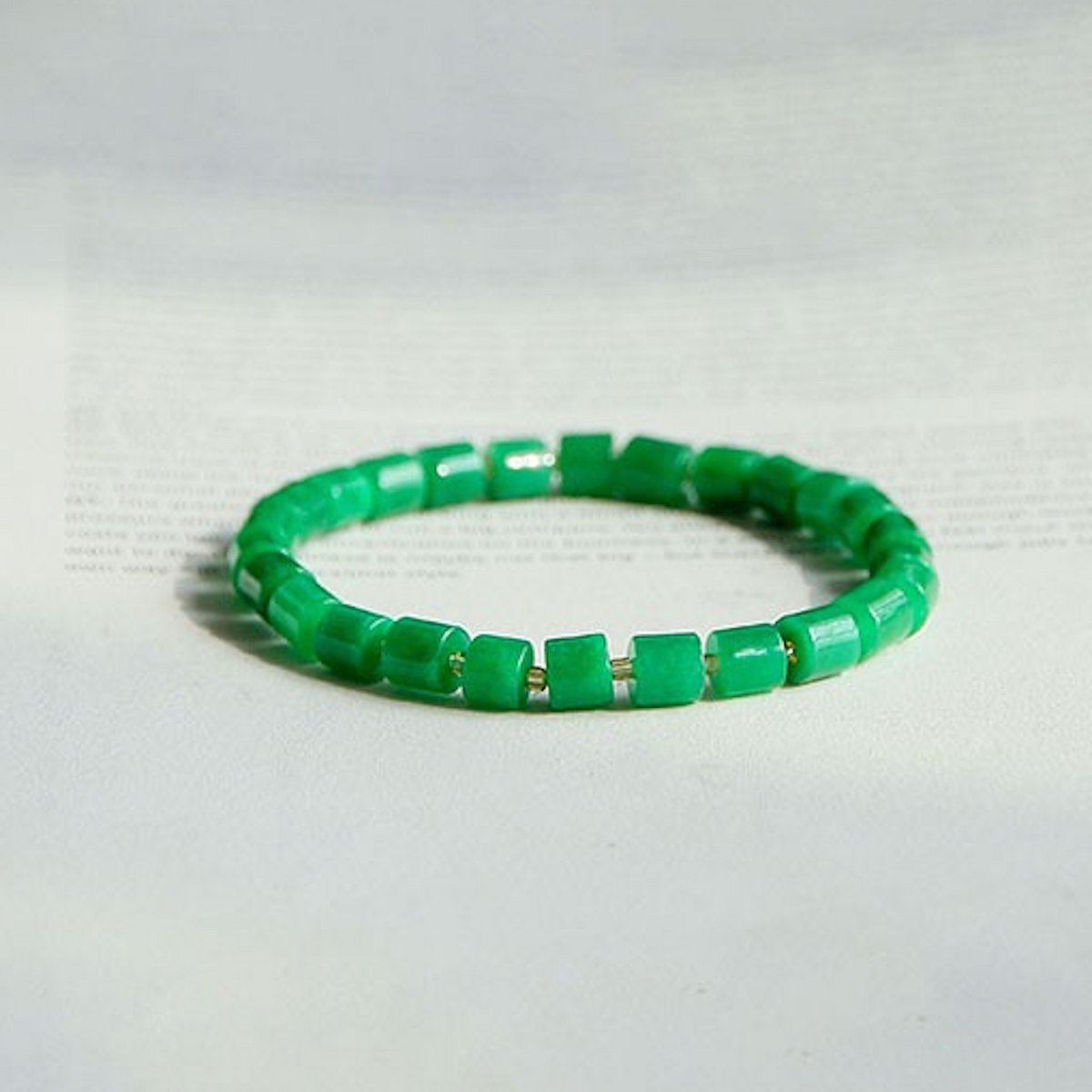 Minimalist Vibrant Green Jade Bead Bracelet - AAAA Quality