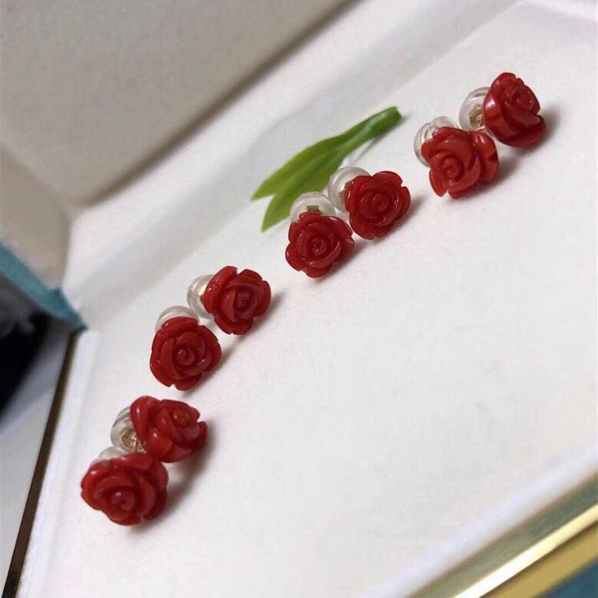 Timeless red coral and rose flower stud earrings - 18K gold