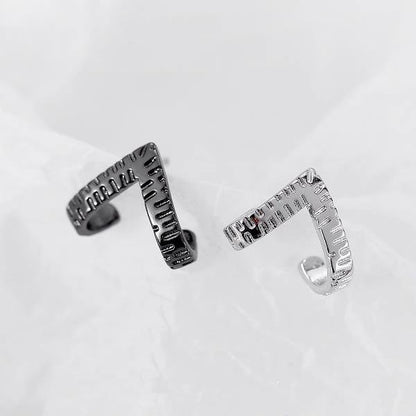 Unique V-shape earrings-black and silver