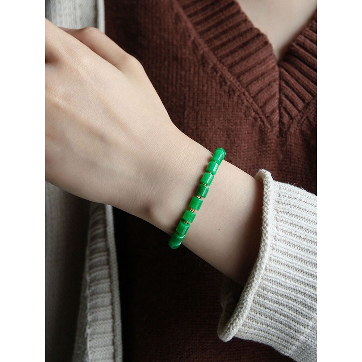 Minimalist Vibrant Green Jade Bead Bracelet - AAAA Quality