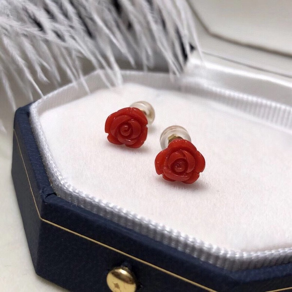 Timeless red coral and rose flower stud earrings - 18K gold