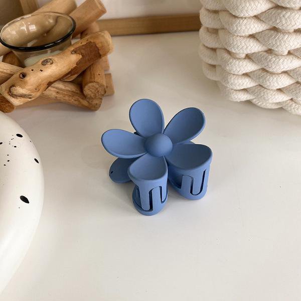 Minimalist Blue Tone Claw Hair Clips