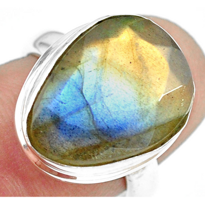 Ring 'Intuition and protection' in labradorite and 925 silver