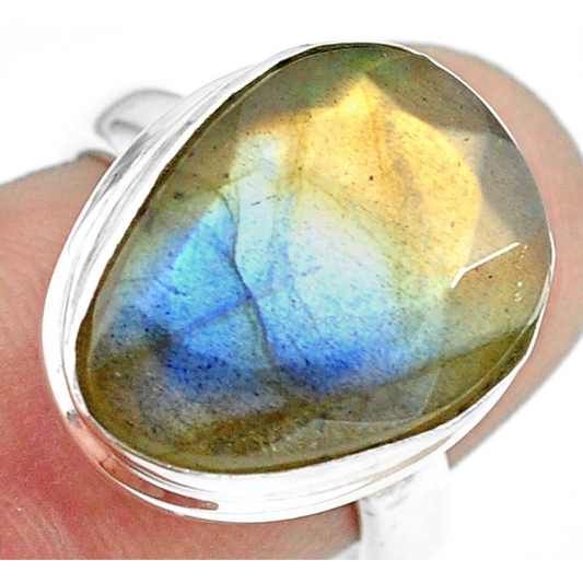 Ring 'Intuition and protection' in labradorite and 925 silver