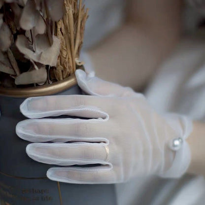 Bridal gloves with pearl and lace edges