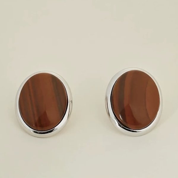 Oval stud earrings with tiger eye stone and MOP in a striking look