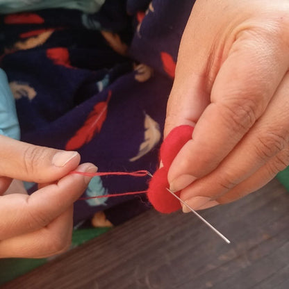 Luna -Leena Hair Clips Harten 2x - rood - viltwol - handgemaakt in Nepal