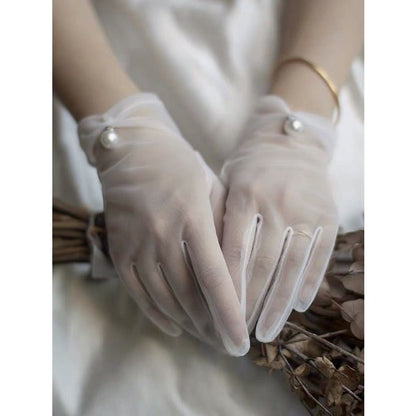 Bridal gloves with pearl and lace edges