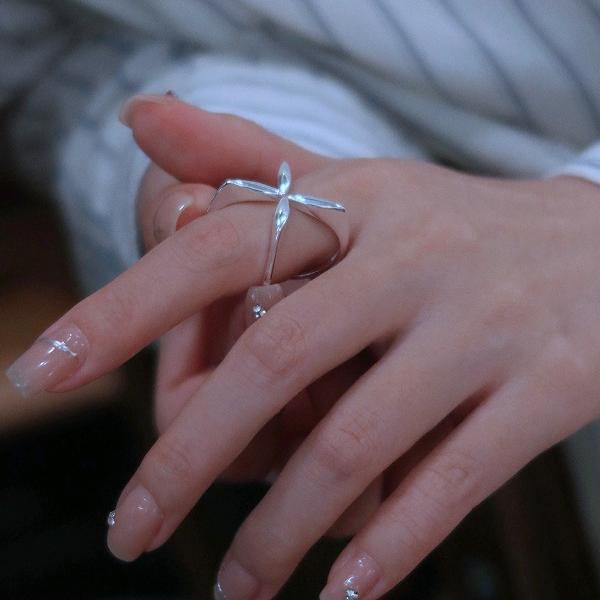 Minimalist cross flower ring, adjustable