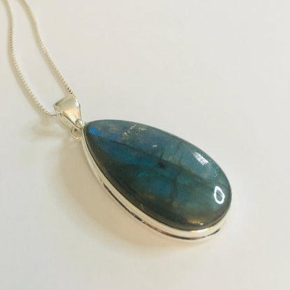 Necklace and pendant "Protection and intuition" in labradorite spectrolite and silver 925