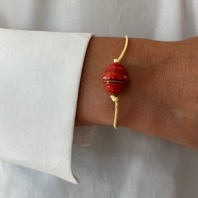 Luna-Leena armband ovaal rood - one size - gemaakt van bestaande armbanden uit Nepal