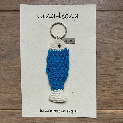 Luna-Leena sleutelhanger vis blauw - biologisch katoen - handgehaakt in Nepal - tassenhanger