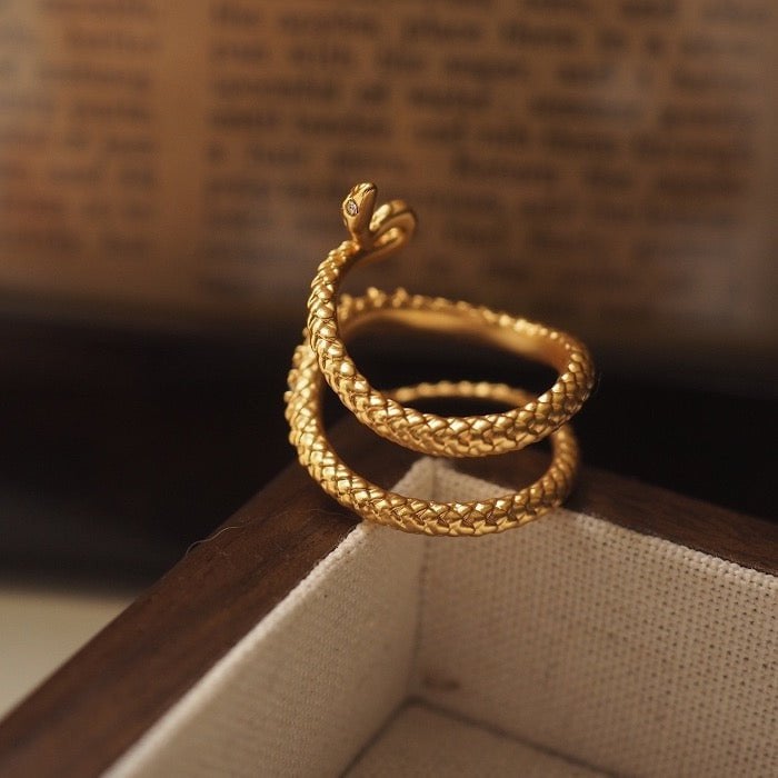 Vintage Style Sparkling Snake Ring - Size 7