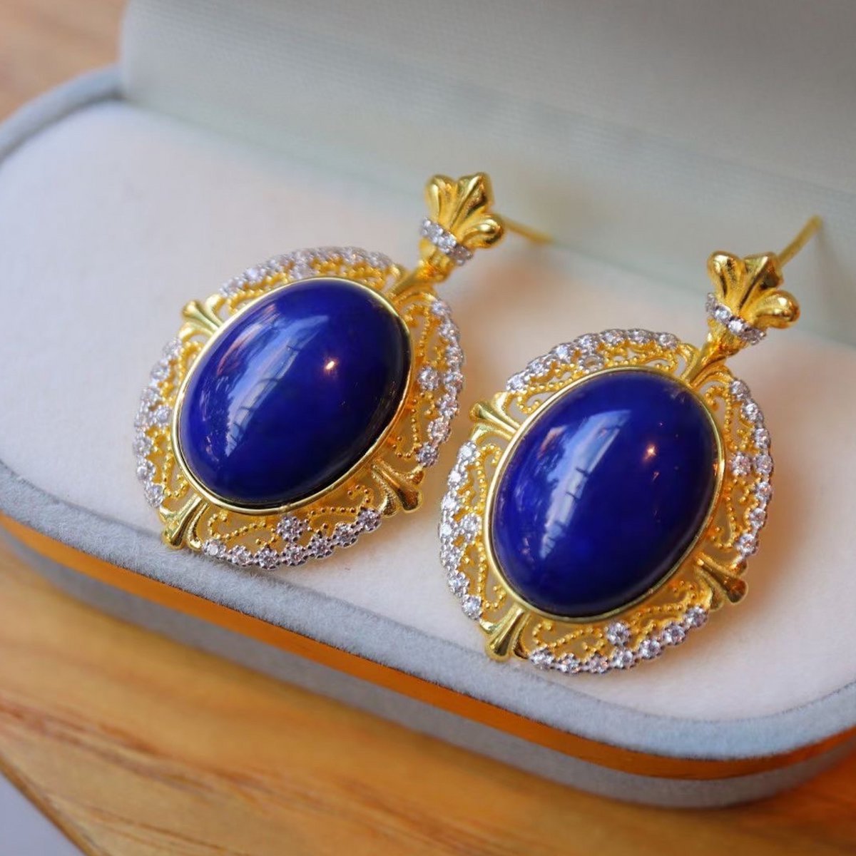 Koninklijke Lapis Lazuli hangende oorbellen in renaissancestijl