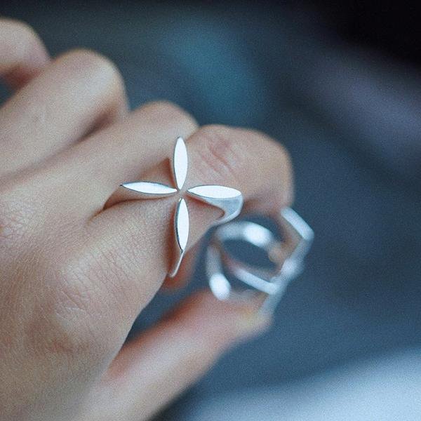 Minimalist cross flower ring, adjustable