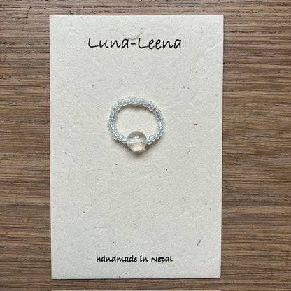 Luna-Leena ring gerecycled transparant - one size stretch - handgemaakt van bestaande kettingen uit Nepal