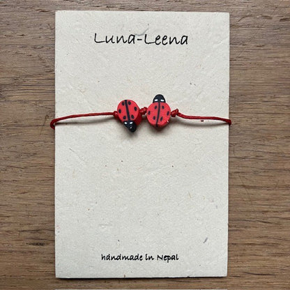 Luna-Leena kinderarmband lieveheersbeestje rood - handgemaakt in Nepal