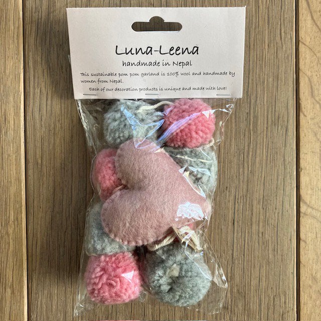 Luna-Leena slinger hart - pompon roze/grijs - L 75cm - 100% zachte wol - handgemaakt in Nepal