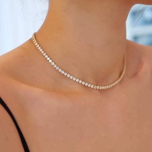 Timeless sparkling choker with diamond look