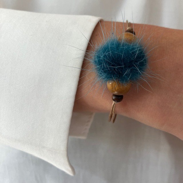 Luna-Leena armband pluizige kraal turquoise - one size - gemaakt van bestaande kettingen uit Nepal