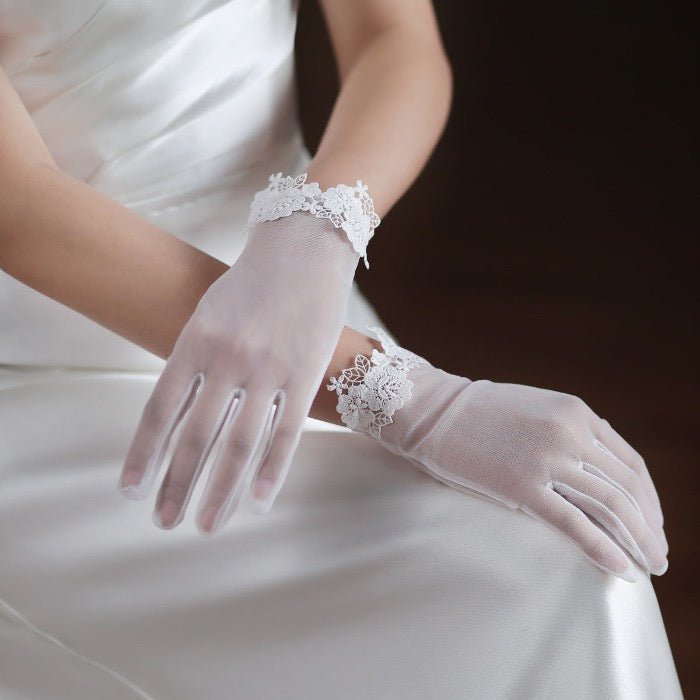 Bridal gloves with pearl and lace edges