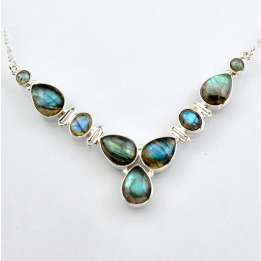 "Calm and Power" necklace in labradorite and 925 silver