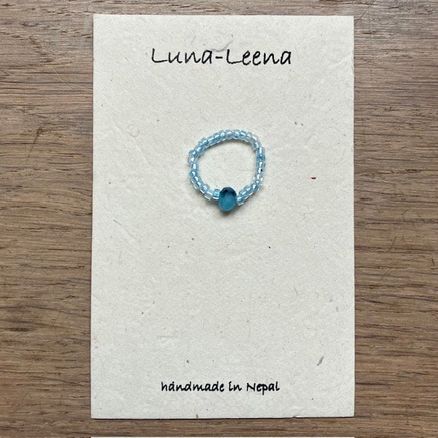 Luna-Leena ring gerecycled zeeblauw - facetkraal - one size stretch - handgemaakt van een bestaande ketting uit Nepal