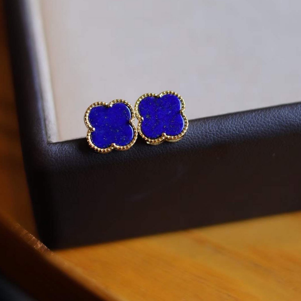 Minimalist Lapis Lazuli lucky clover stud earrings - Gold vermeil - AAAA Quality