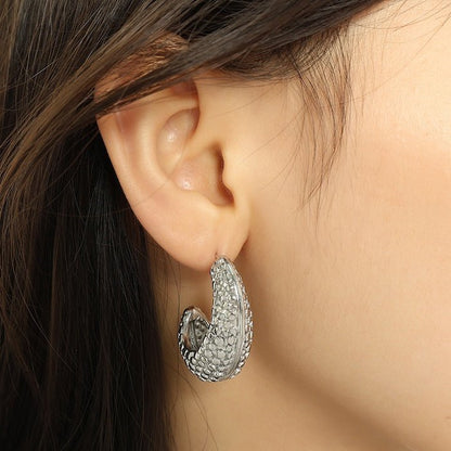 Bold point texture earrings