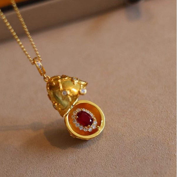 Echte Ruby Royal gouden ei medaillon hanger ketting