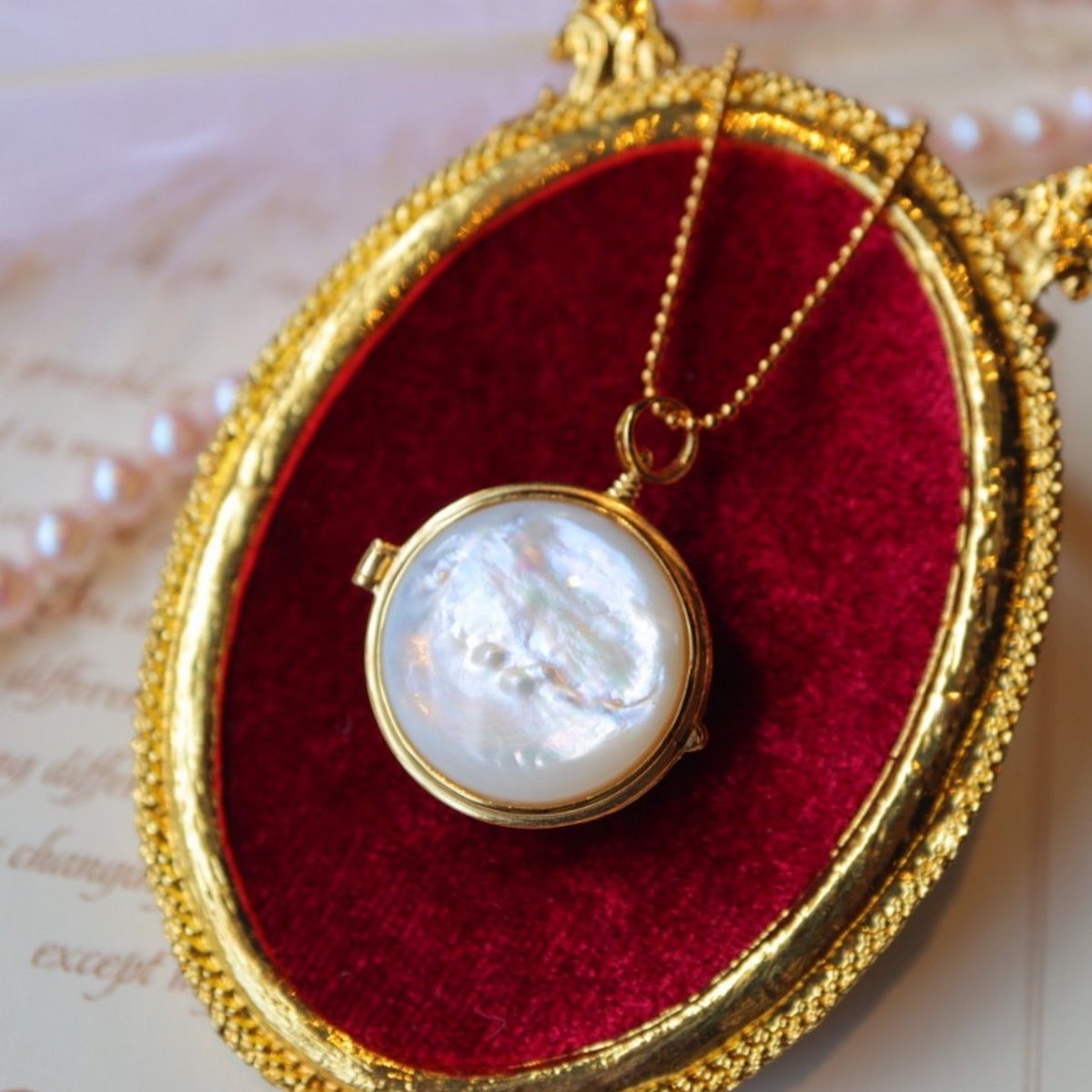 MOP Round Sachet Public Locket Necklace