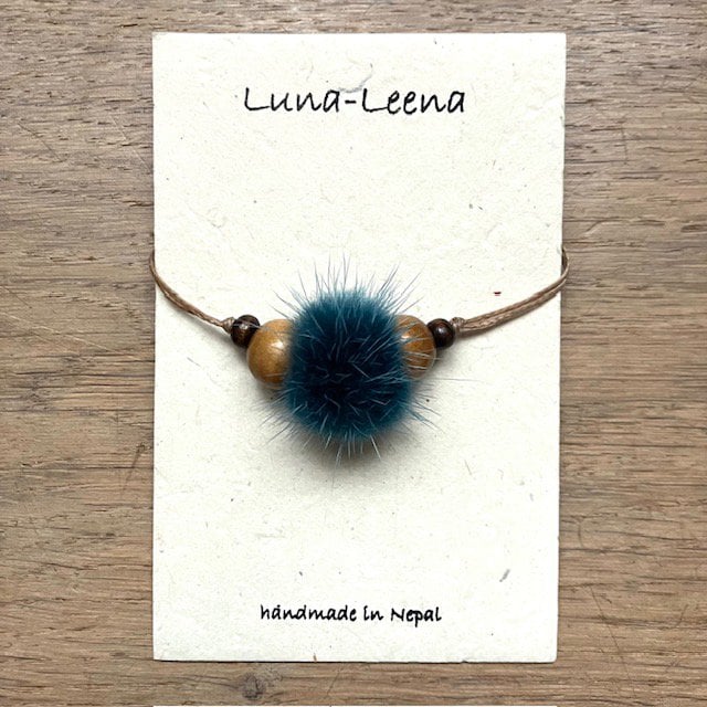 Luna-Leena armband pluizige kraal turquoise - one size - gemaakt van bestaande kettingen uit Nepal