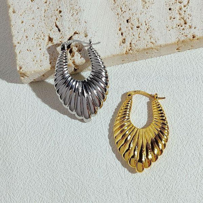 Minimalism flowing design patterned earrings